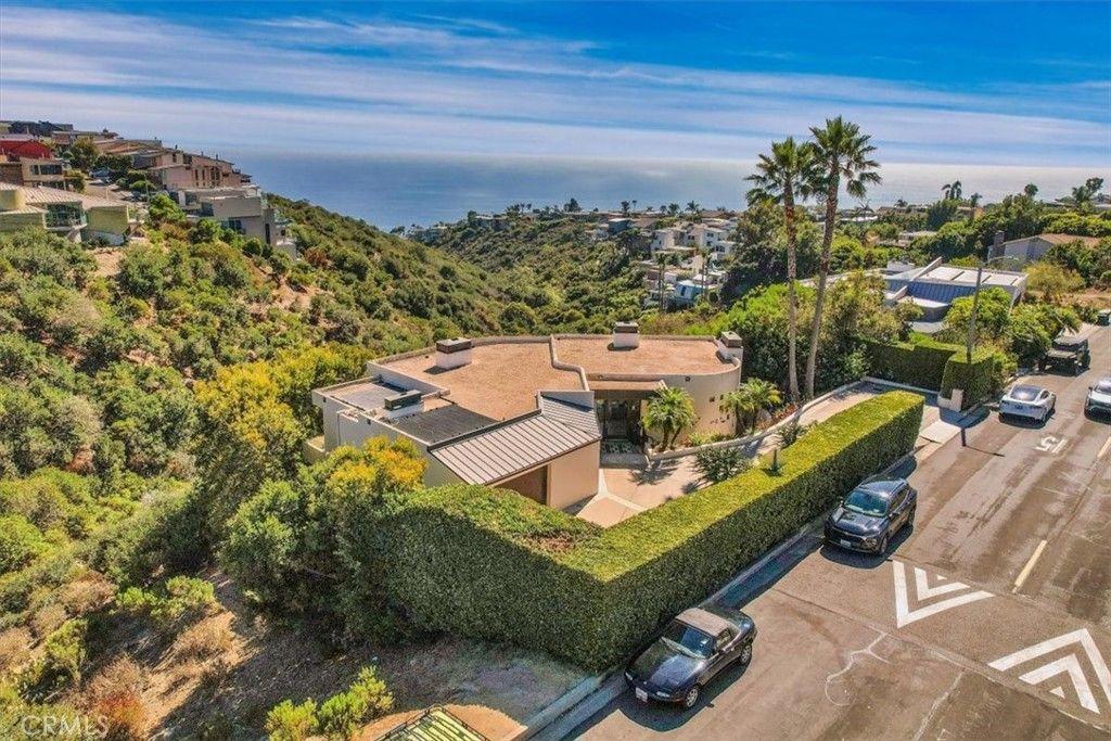 Photo of 1725 Del Mar Avenue, Laguna Beach, CA 92651 (MLS # OC25190899)