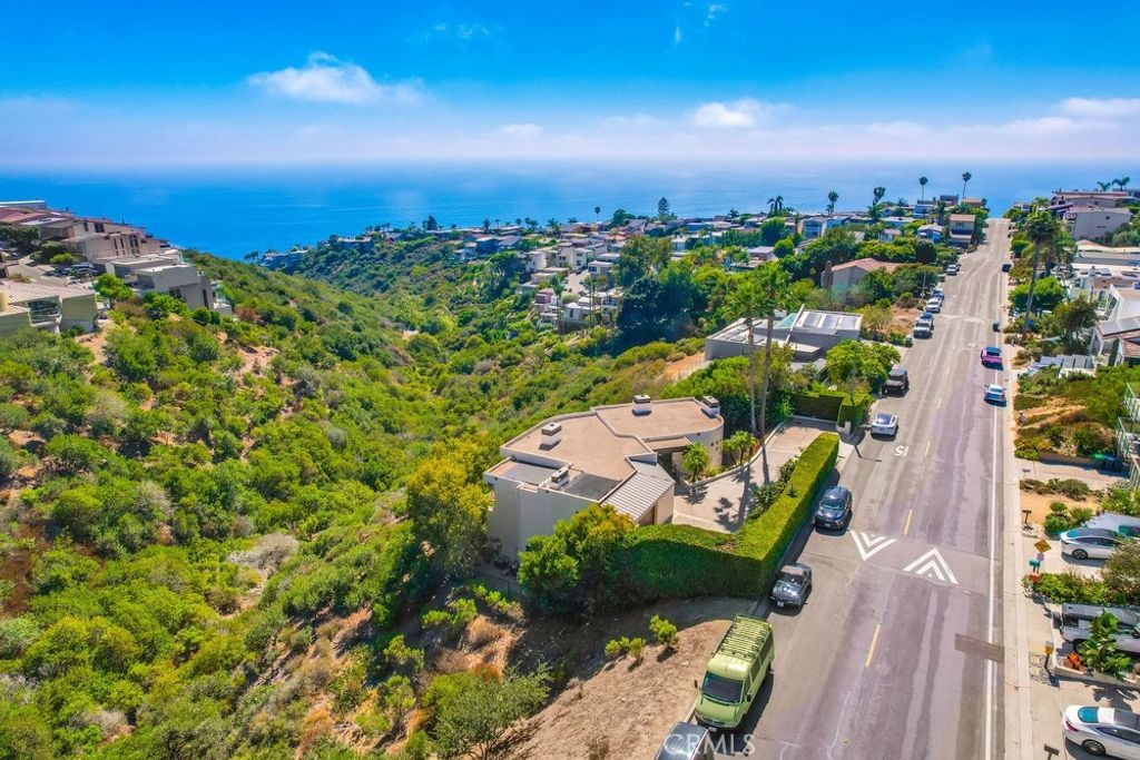 Photo of 1725 Del Mar Avenue, Laguna Beach, CA 92651 (MLS # OC25190899)