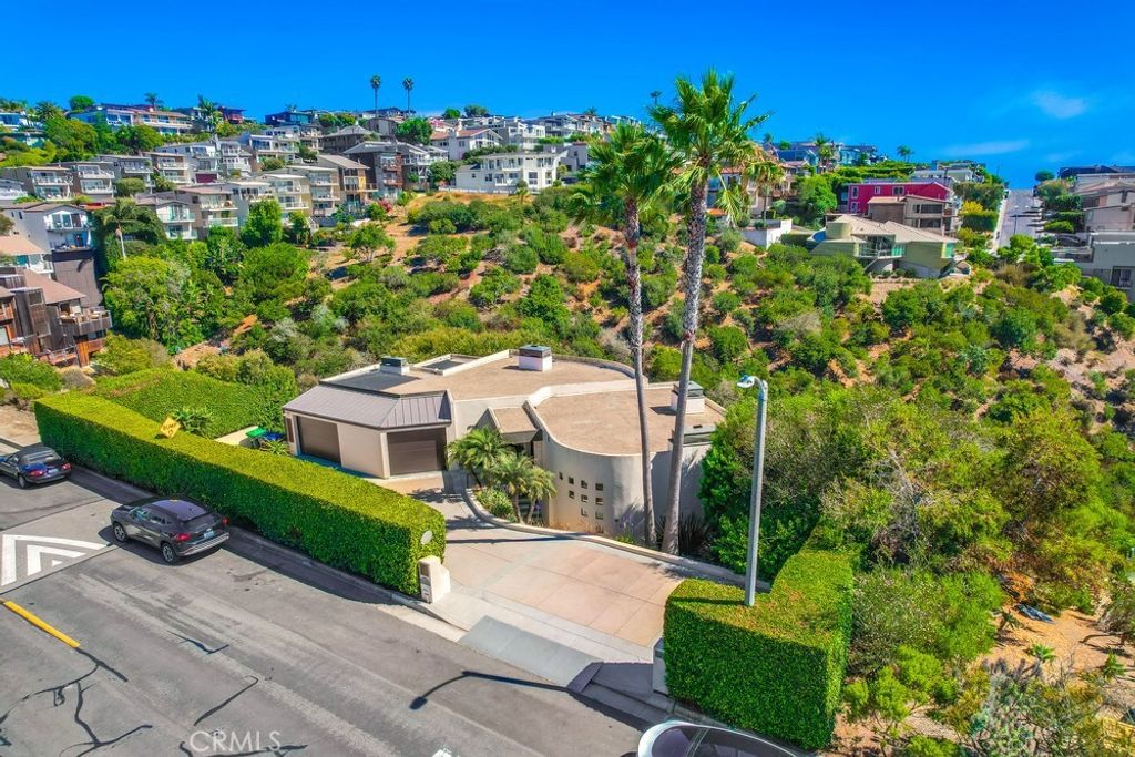 Photo of 1725 Del Mar Avenue, Laguna Beach, CA 92651 (MLS # OC25190899)