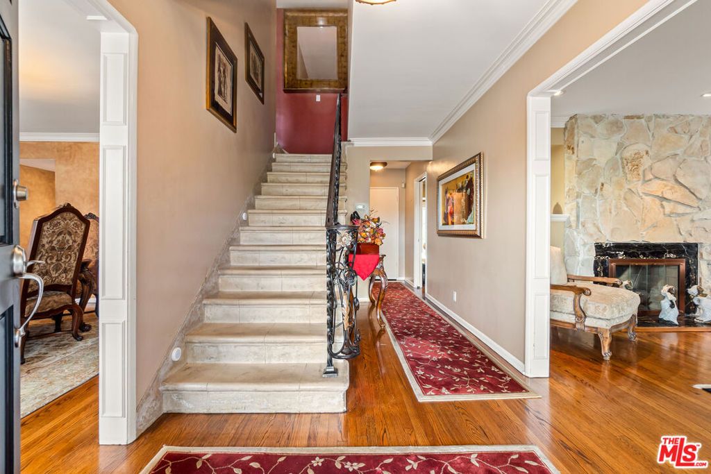 Photo of 4152 Mount Vernon Drive, View Park, CA 90008 (MLS # 25624119)