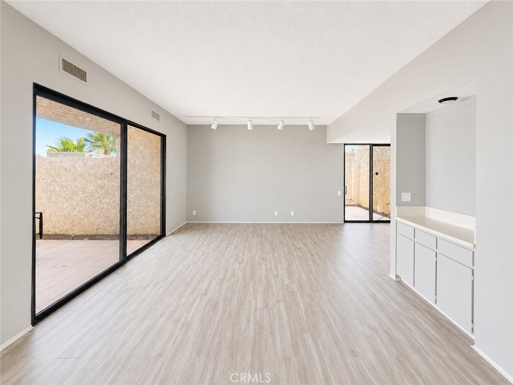 425 N Calle Rolph