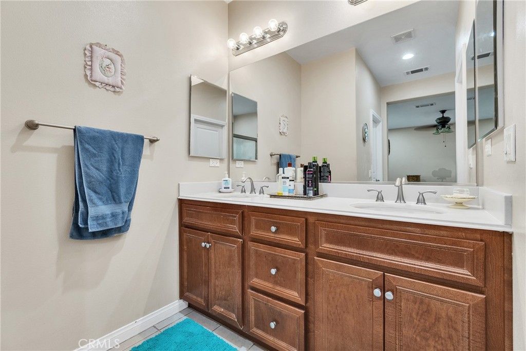 listing image 130720428884633191830