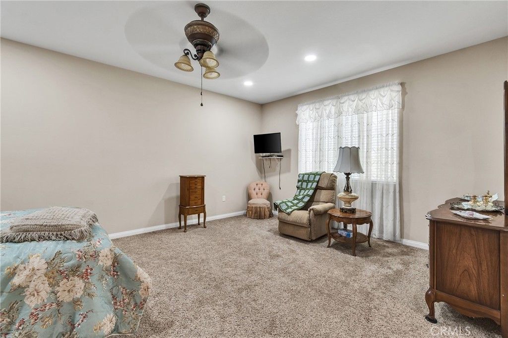 listing image 130722351215517851033