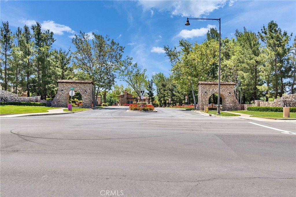 listing image 130726275137974235315