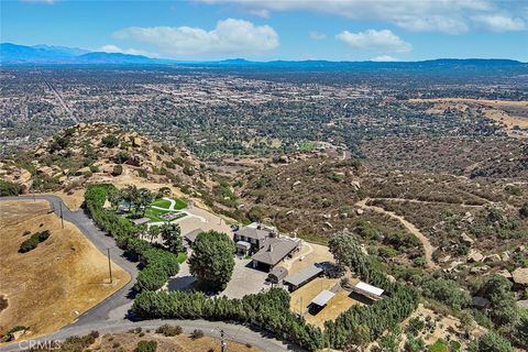 Photo of 10200 Lilac Ln, Chatsworth, CA 93063 (MLS # SR26055668)