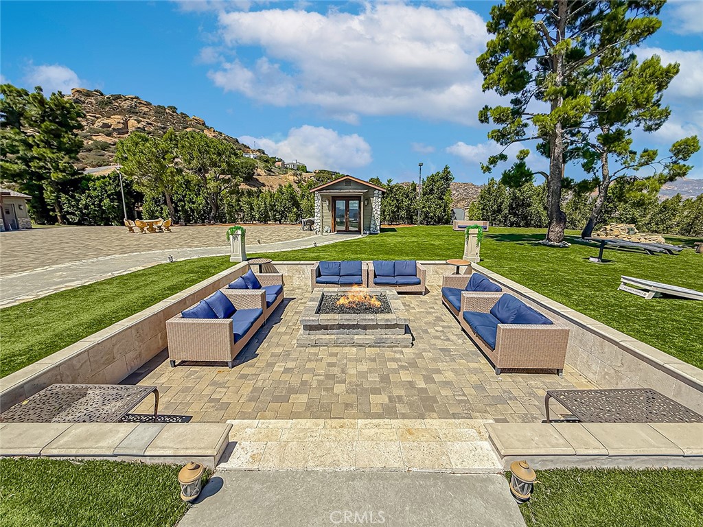 Simi Valley, California, 93063, United States, 4 Bedrooms Bedrooms, ,4 BathroomsBathrooms,Residential,Active,2025960