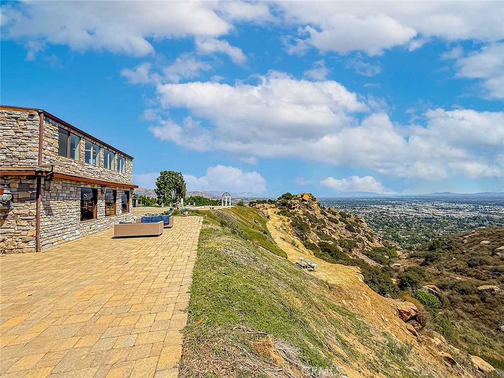Simi Valley, California, 93063, United States, 4 Bedrooms Bedrooms, ,4 BathroomsBathrooms,Residential,Active,2025960
