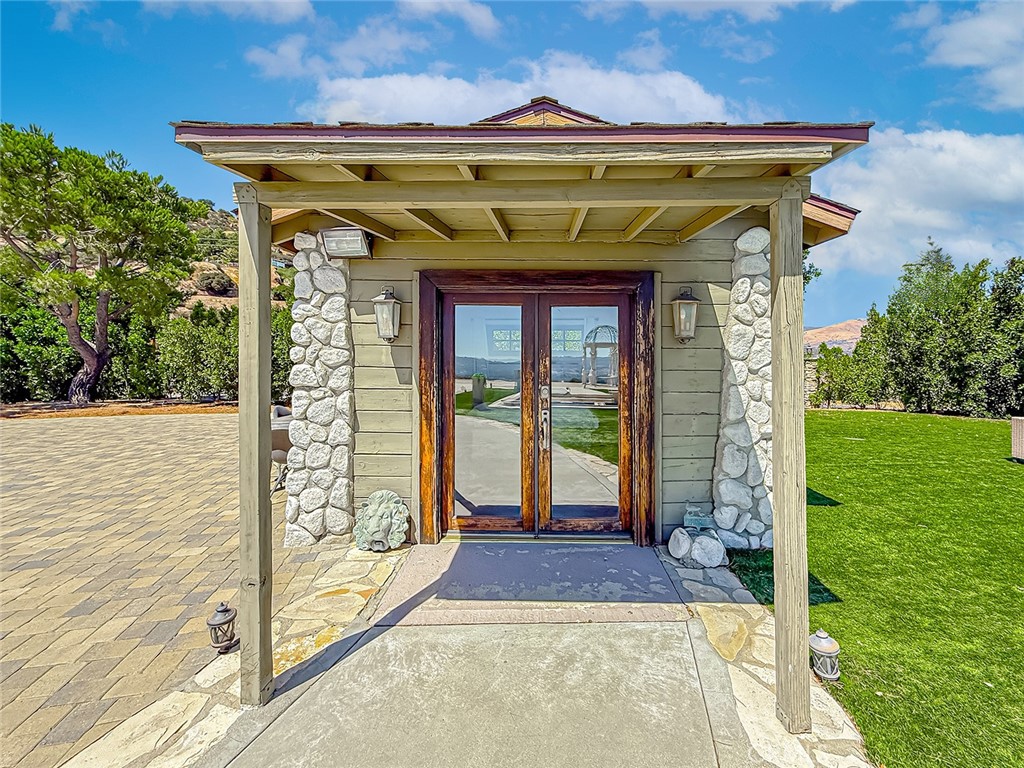 Simi Valley, California, 93063, United States, 4 Bedrooms Bedrooms, ,4 BathroomsBathrooms,Residential,Active,2025960