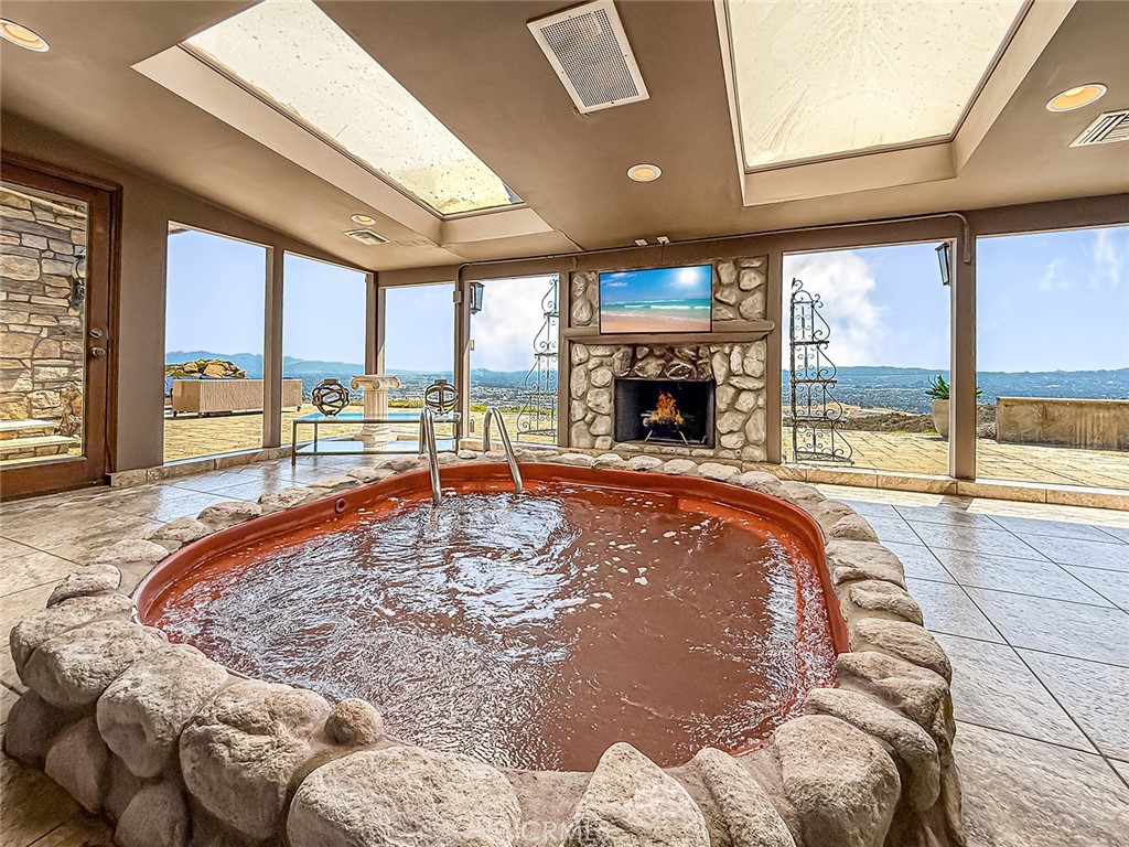 Simi Valley, California, 93063, United States, 4 Bedrooms Bedrooms, ,4 BathroomsBathrooms,Residential,Active,2025960