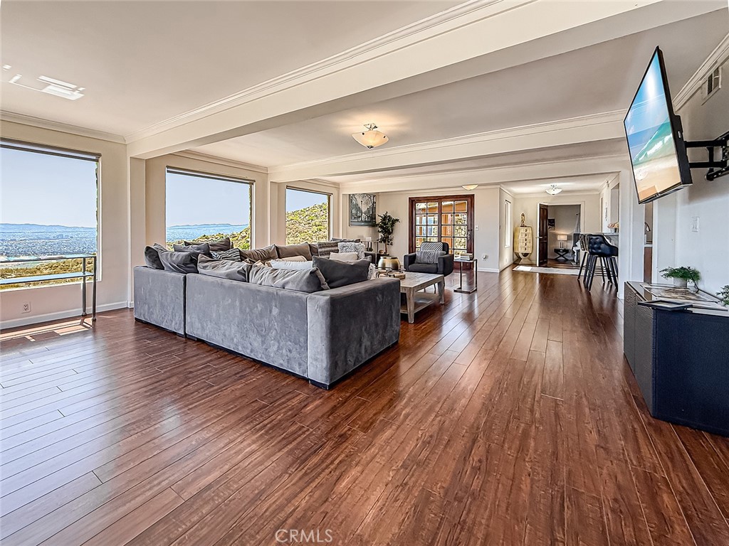 Simi Valley, California, 93063, United States, 4 Bedrooms Bedrooms, ,4 BathroomsBathrooms,Residential,Active,2025960