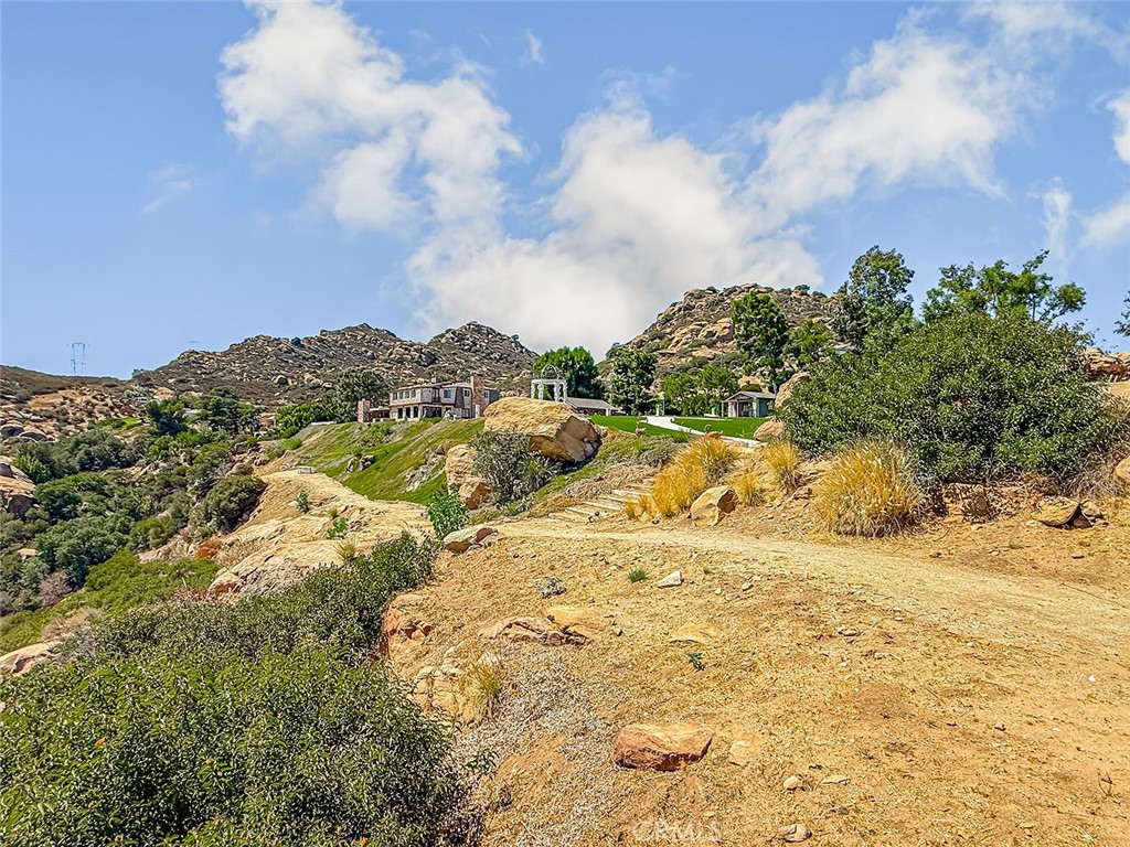 Simi Valley, California, 93063, United States, 4 Bedrooms Bedrooms, ,4 BathroomsBathrooms,Residential,Active,2025960