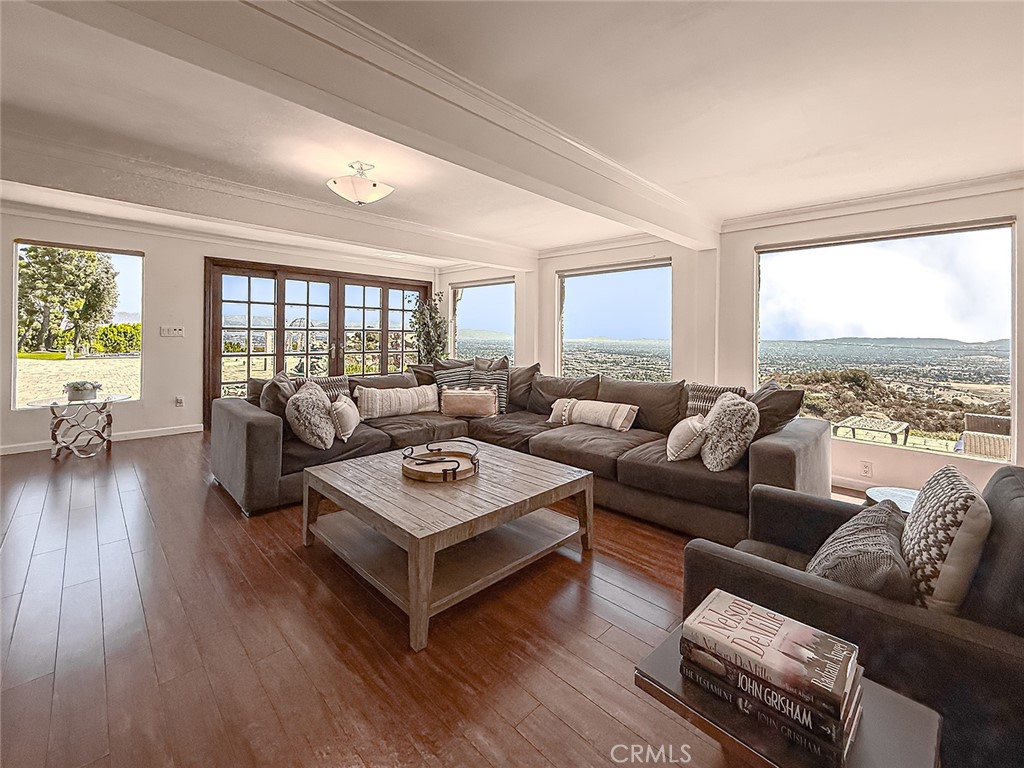 Simi Valley, California, 93063, United States, 4 Bedrooms Bedrooms, ,4 BathroomsBathrooms,Residential,Active,2025960