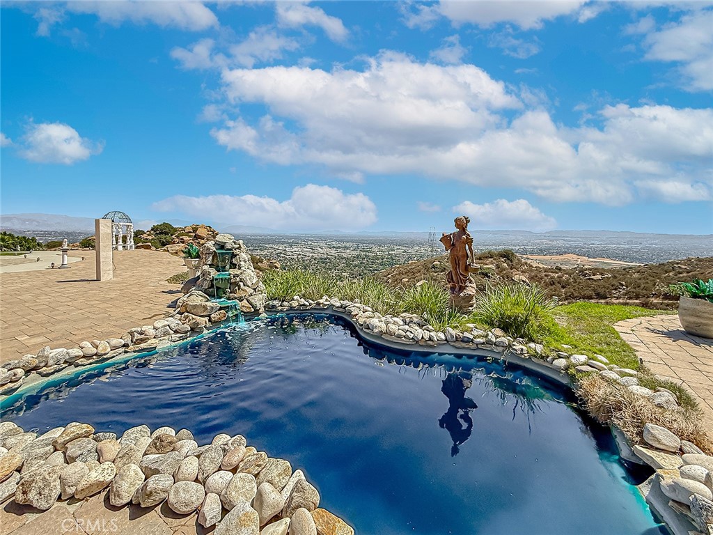 Simi Valley, California, 93063, United States, 4 Bedrooms Bedrooms, ,4 BathroomsBathrooms,Residential,Active,2025960