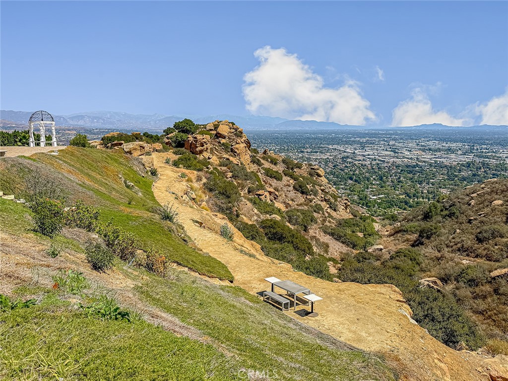 Simi Valley, California, 93063, United States, 4 Bedrooms Bedrooms, ,4 BathroomsBathrooms,Residential,Active,2025960