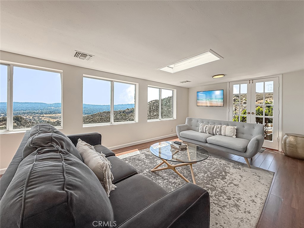 Simi Valley, California, 93063, United States, 4 Bedrooms Bedrooms, ,4 BathroomsBathrooms,Residential,Active,2025960