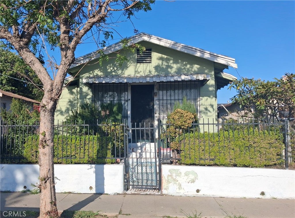 Photo of 11720 S San Pedro ST, Los Angeles, CA 90061 (MLS # SB26173642)