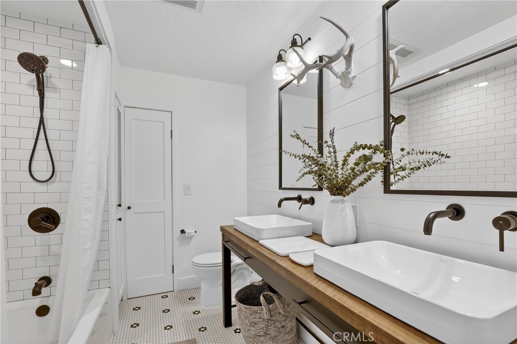 Lake Arrowhead, California, 92352, United States, 3 Bedrooms Bedrooms, ,3 BathroomsBathrooms,Residential,Active,2028754