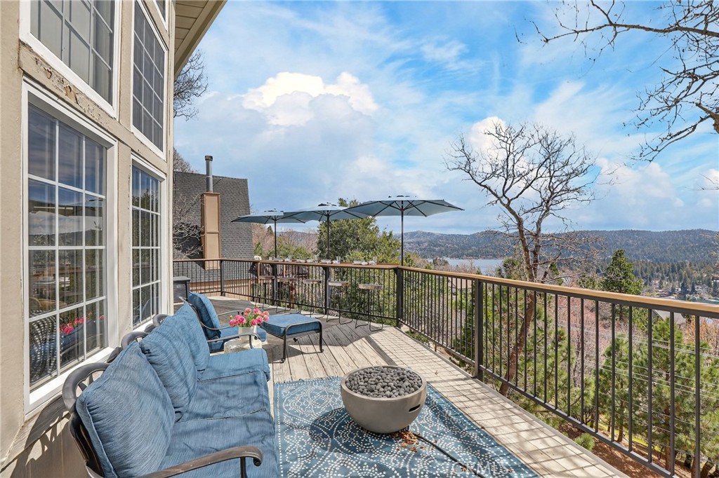 Lake Arrowhead, California, 92352, United States, 3 Bedrooms Bedrooms, ,3 BathroomsBathrooms,Residential,Active,2028754