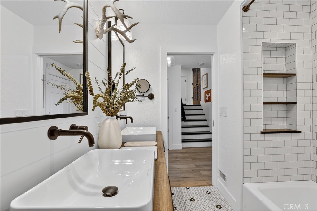 Lake Arrowhead, California, 92352, United States, 3 Bedrooms Bedrooms, ,3 BathroomsBathrooms,Residential,Active,2028754
