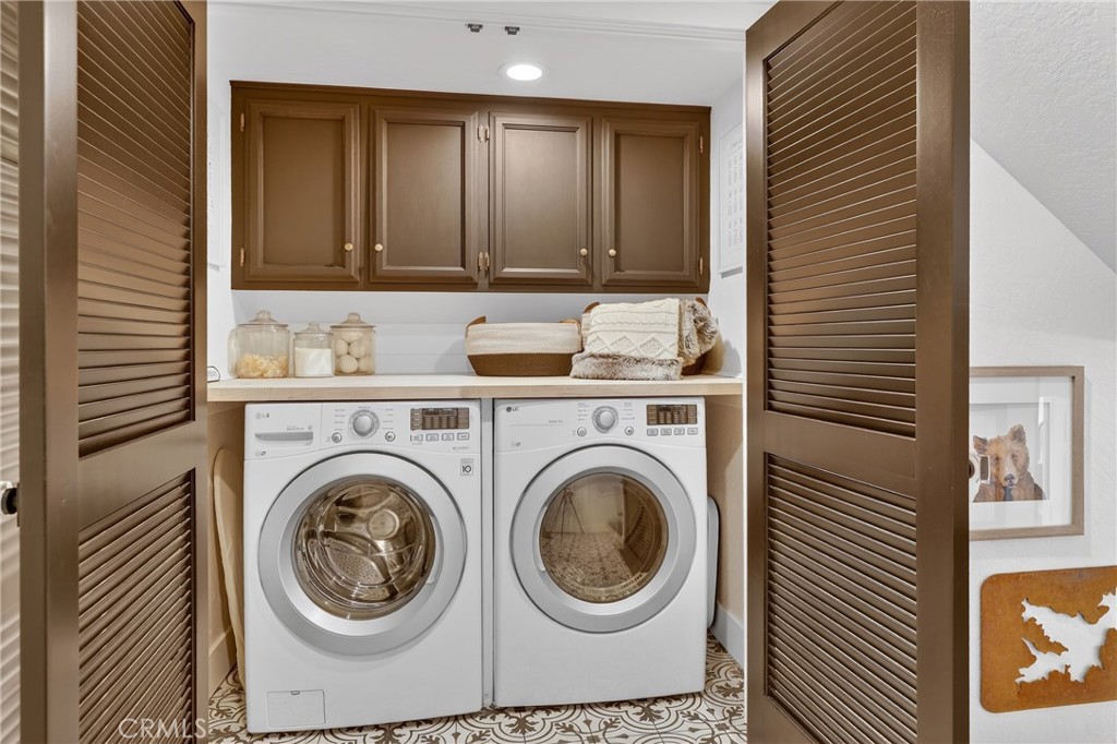 Lake Arrowhead, California, 92352, United States, 3 Bedrooms Bedrooms, ,3 BathroomsBathrooms,Residential,Active,2028754