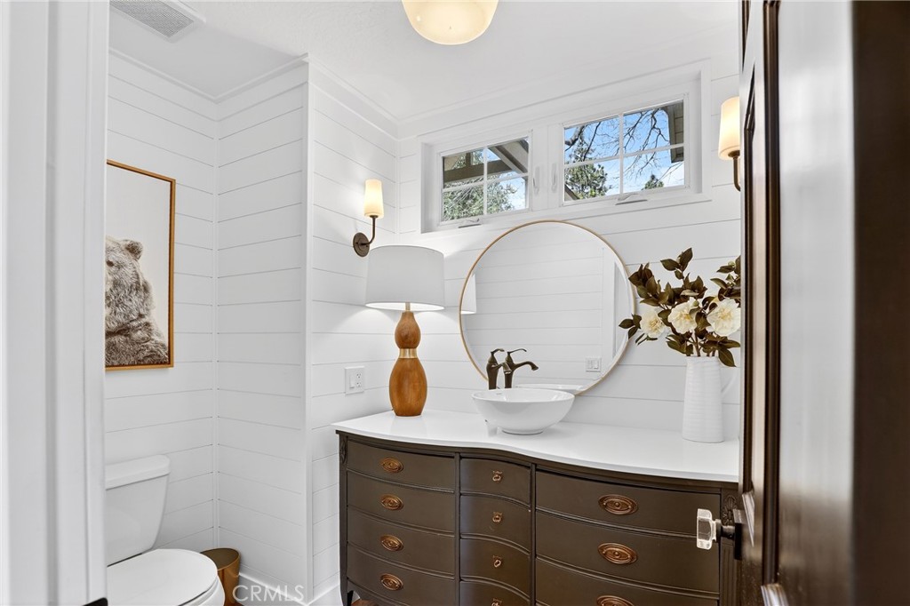 Lake Arrowhead, California, 92352, United States, 3 Bedrooms Bedrooms, ,3 BathroomsBathrooms,Residential,Active,2028754