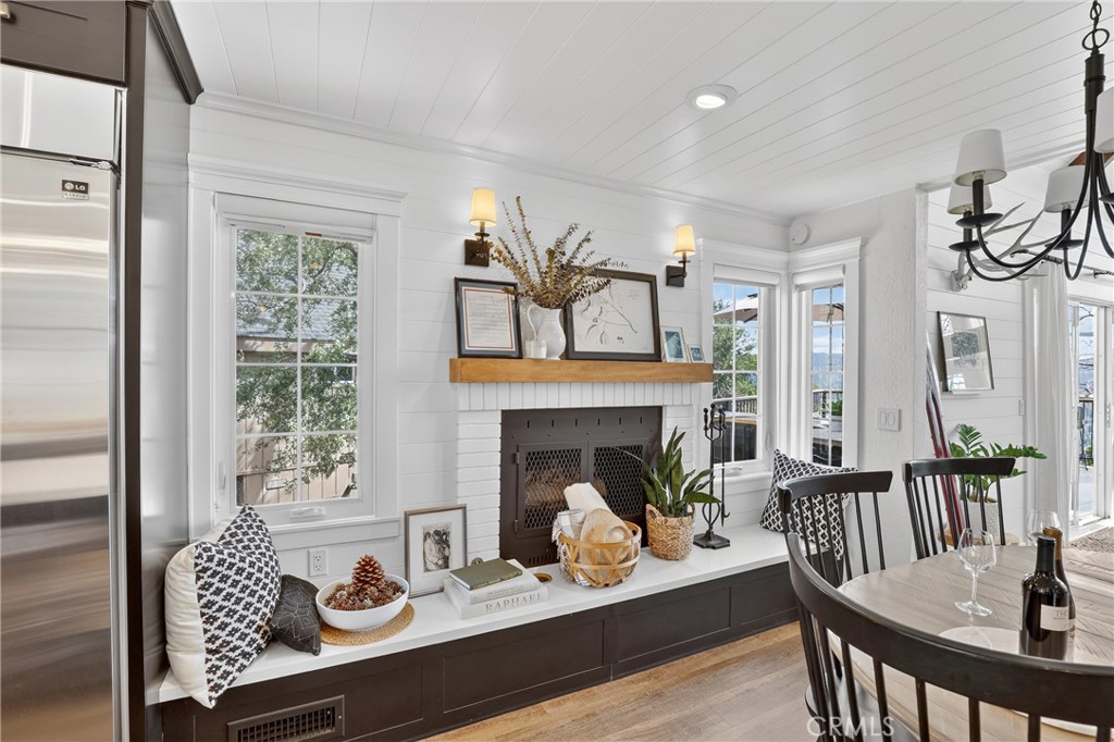 Lake Arrowhead, California, 92352, United States, 3 Bedrooms Bedrooms, ,3 BathroomsBathrooms,Residential,Active,2028754