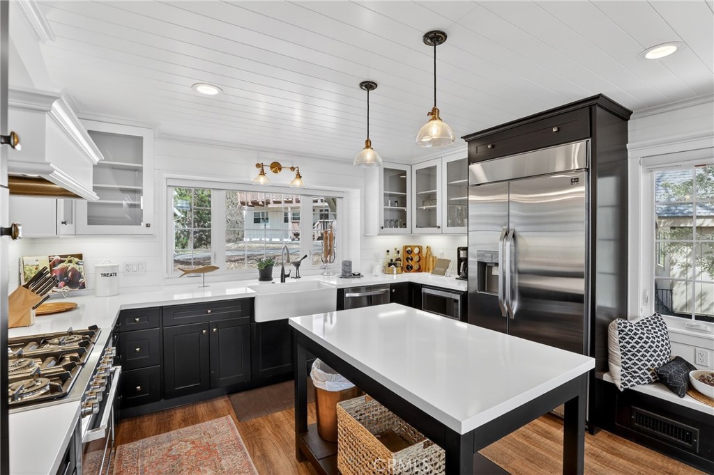 Lake Arrowhead, California, 92352, United States, 3 Bedrooms Bedrooms, ,3 BathroomsBathrooms,Residential,Active,2028754
