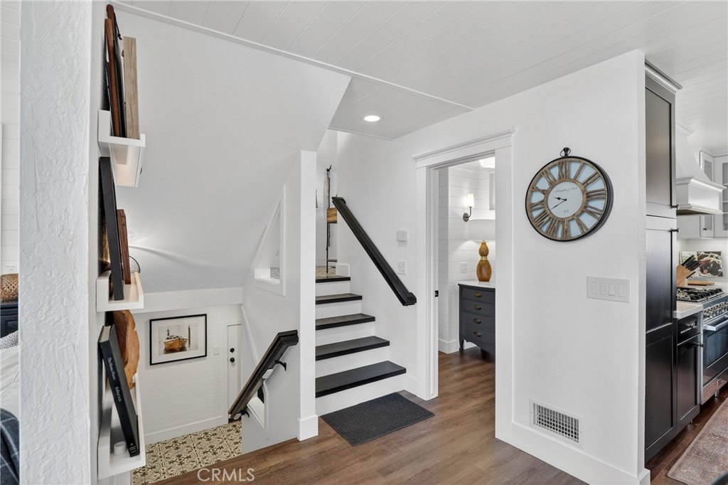 Lake Arrowhead, California, 92352, United States, 3 Bedrooms Bedrooms, ,3 BathroomsBathrooms,Residential,Active,2028754