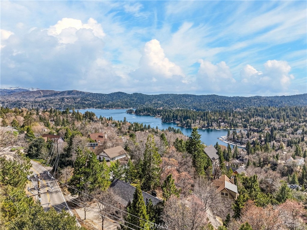 Lake Arrowhead, California, 92352, United States, 3 Bedrooms Bedrooms, ,3 BathroomsBathrooms,Residential,Active,2028754