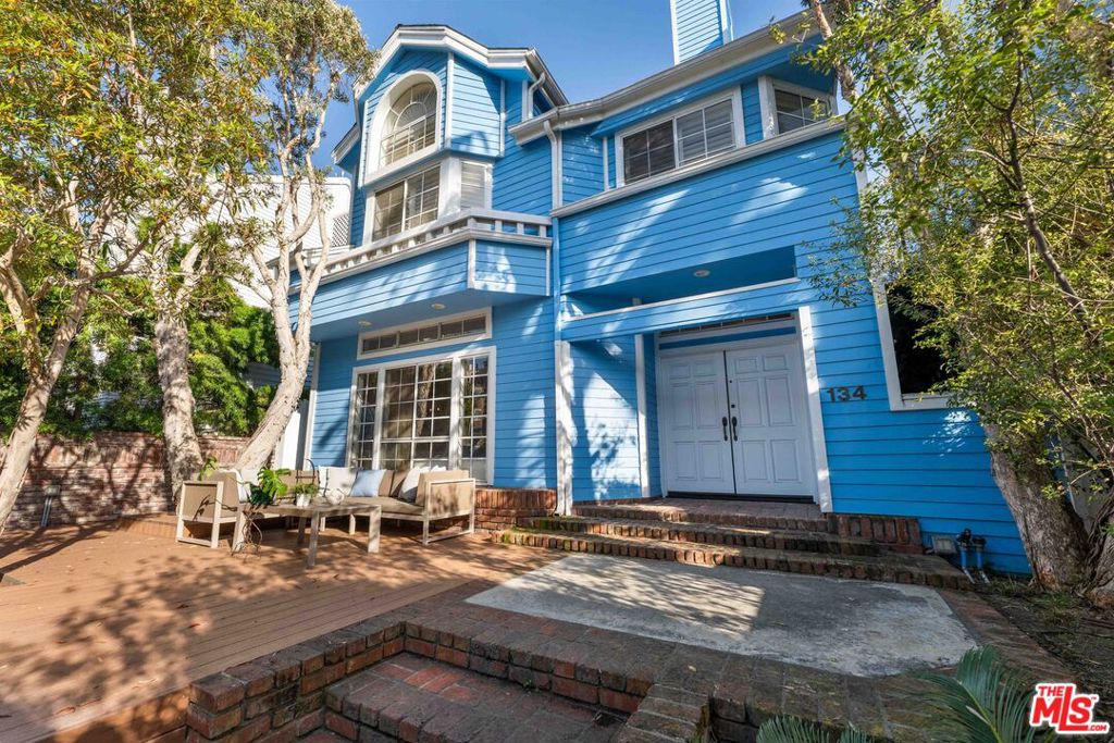 Photo of 134 Roma Court, Marina Del Rey, CA 90292 (MLS # 26986273)