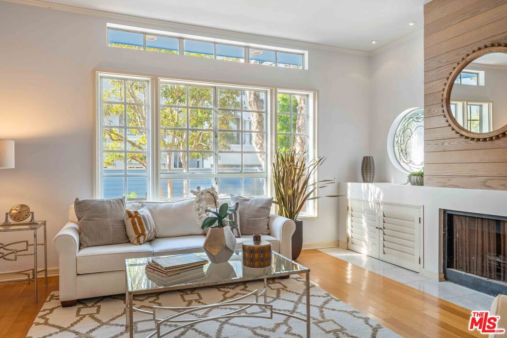 Photo of 134 Roma Court, Marina Del Rey, CA 90292 (MLS # 26986273)