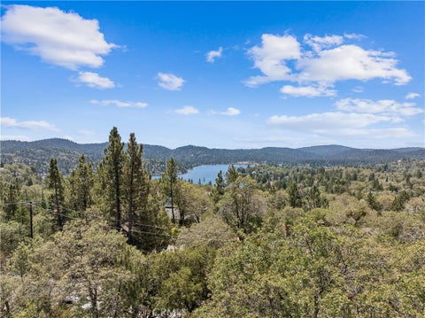 Photo of 1298 Yellowstone Drive, Lake Arrowhead, CA 92352 (MLS # IG26173464)