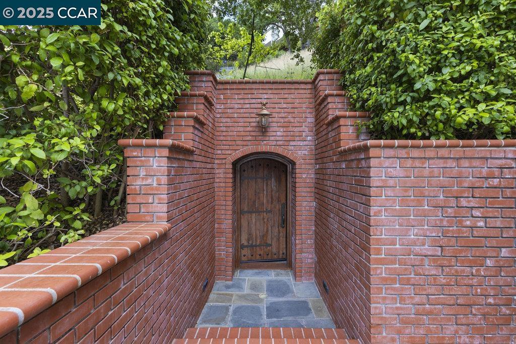 ALAMO HILLS - Residential