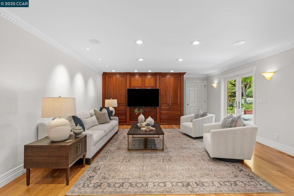 ALAMO HILLS - Residential