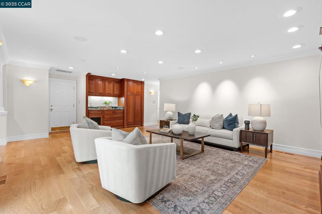 ALAMO HILLS - Residential