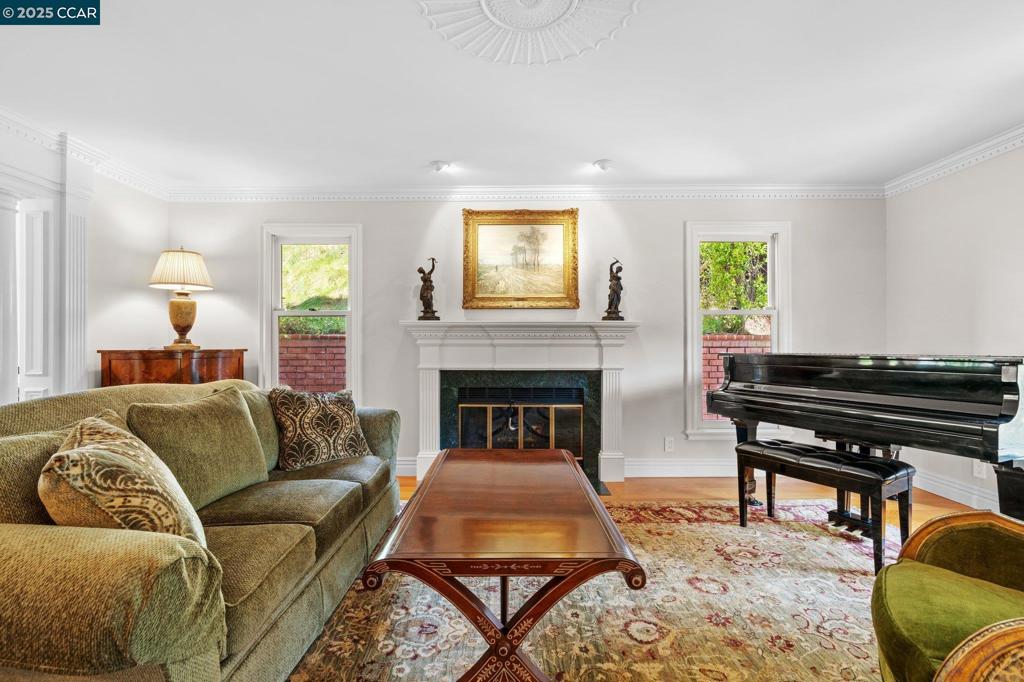 ALAMO HILLS - Residential