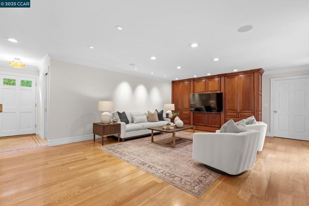 ALAMO HILLS - Residential