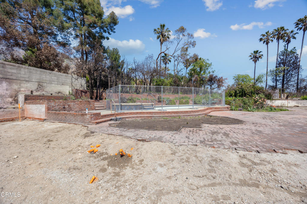 1437 Crest Drive