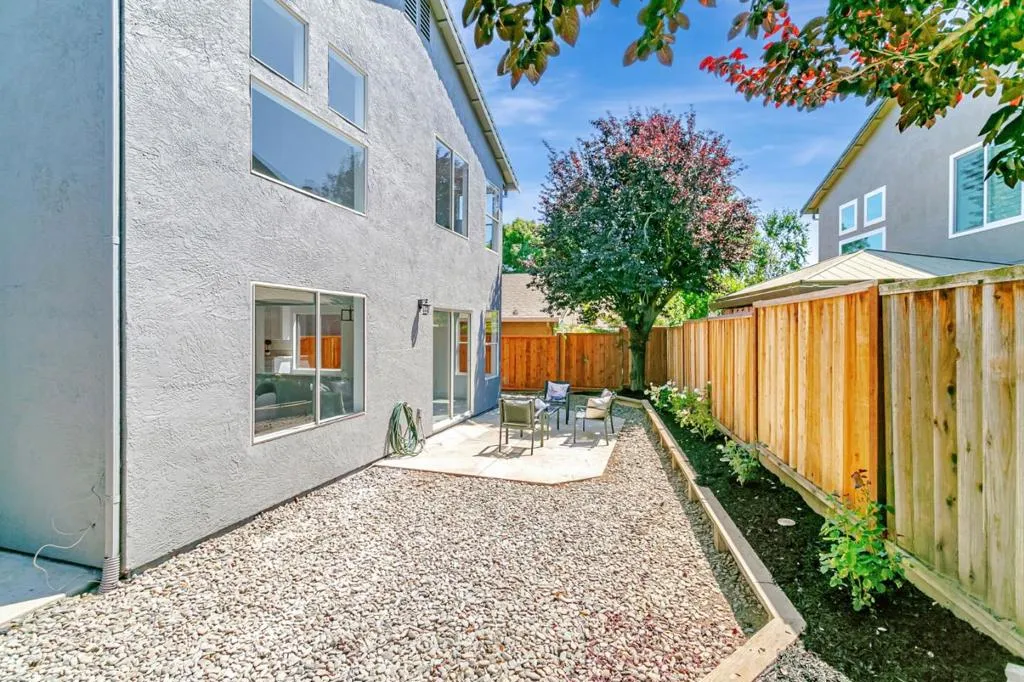 Gilroy, California 95020, United States, 4 Bedrooms Bedrooms, ,3 BathroomsBathrooms,Residential,Active,174898