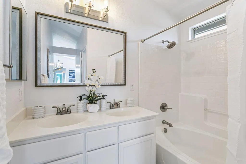 Gilroy, California 95020, United States, 4 Bedrooms Bedrooms, ,3 BathroomsBathrooms,Residential,Active,174898