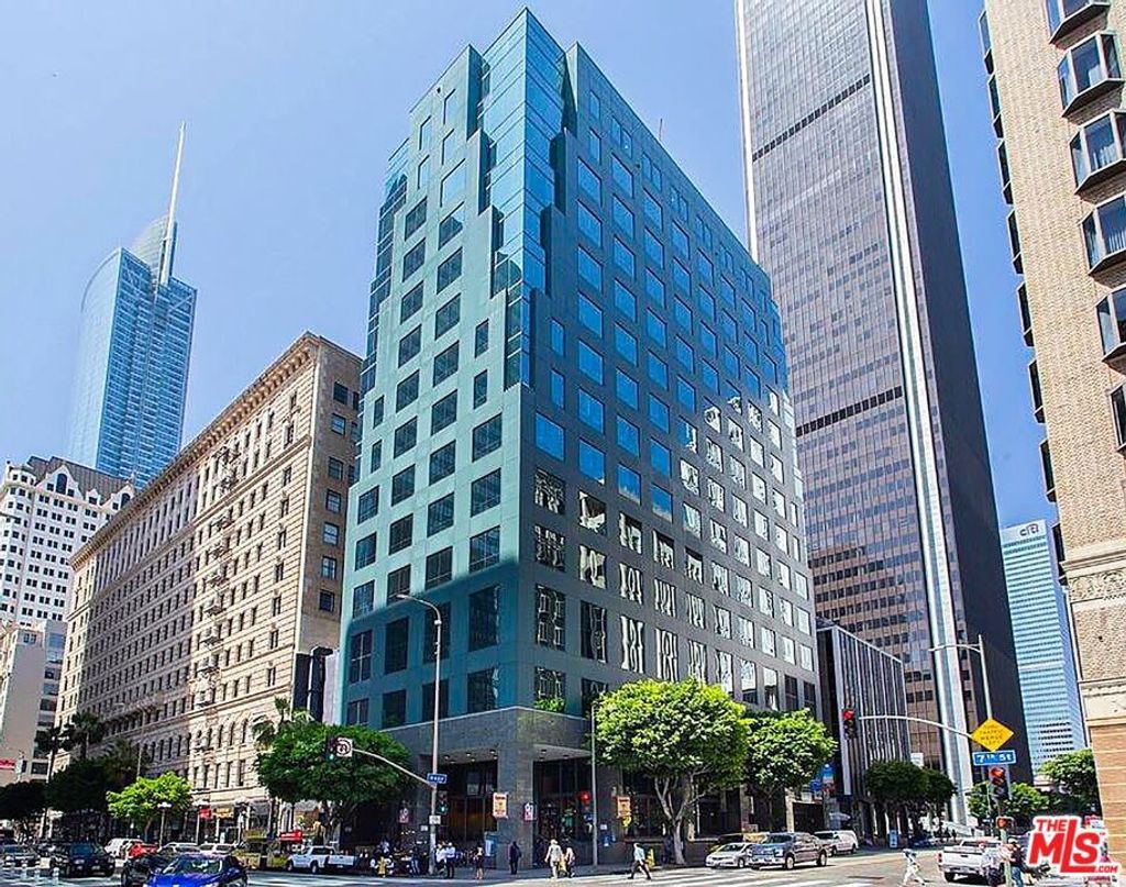 Photo of 655 S Hope Street #1006, Los Angeles, CA 90017 (MLS # 25631293)