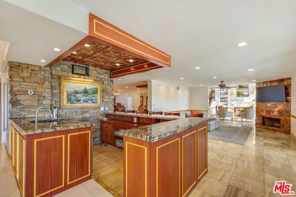 listing image 130729255173323532590