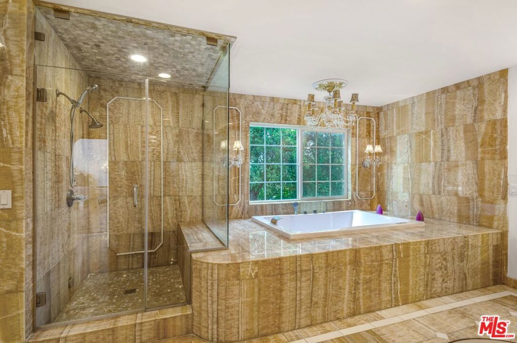 listing image 130728395183027680364
