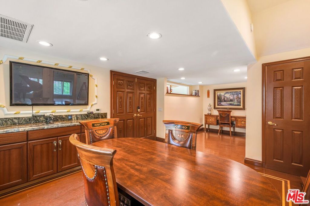 listing image 130722385316014719286