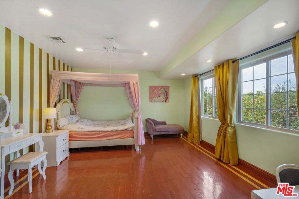 listing image 130722161547053122113