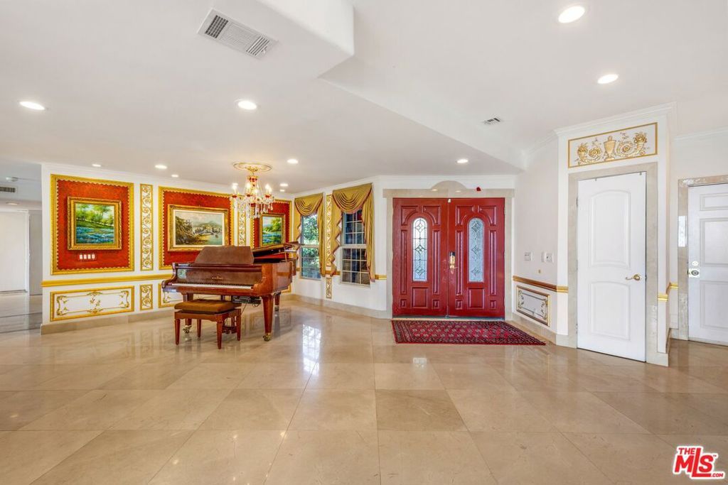 listing image 130726695464427809120