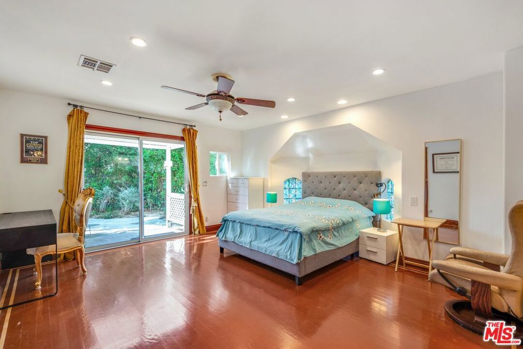listing image 130720310704023530975