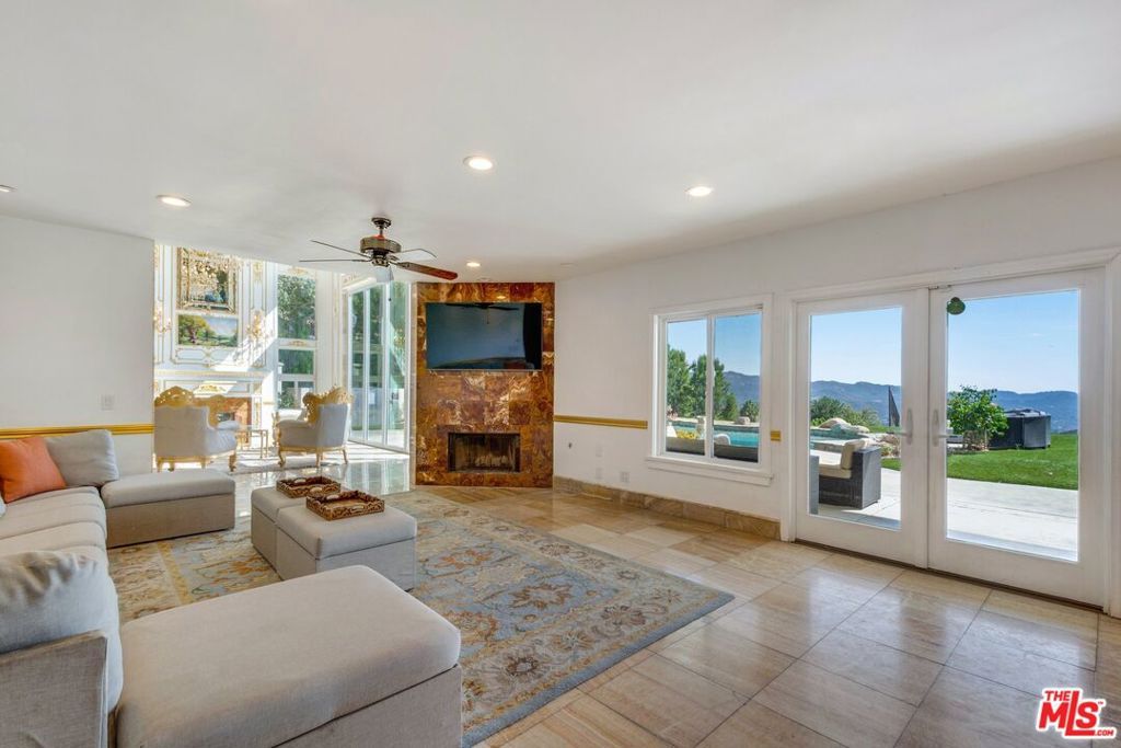 listing image 130721736071239815710