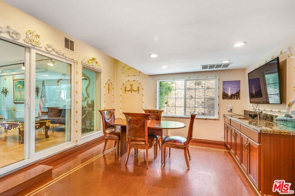 listing image 130729768762120298103