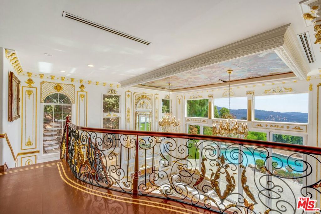 listing image 130723713981804193389